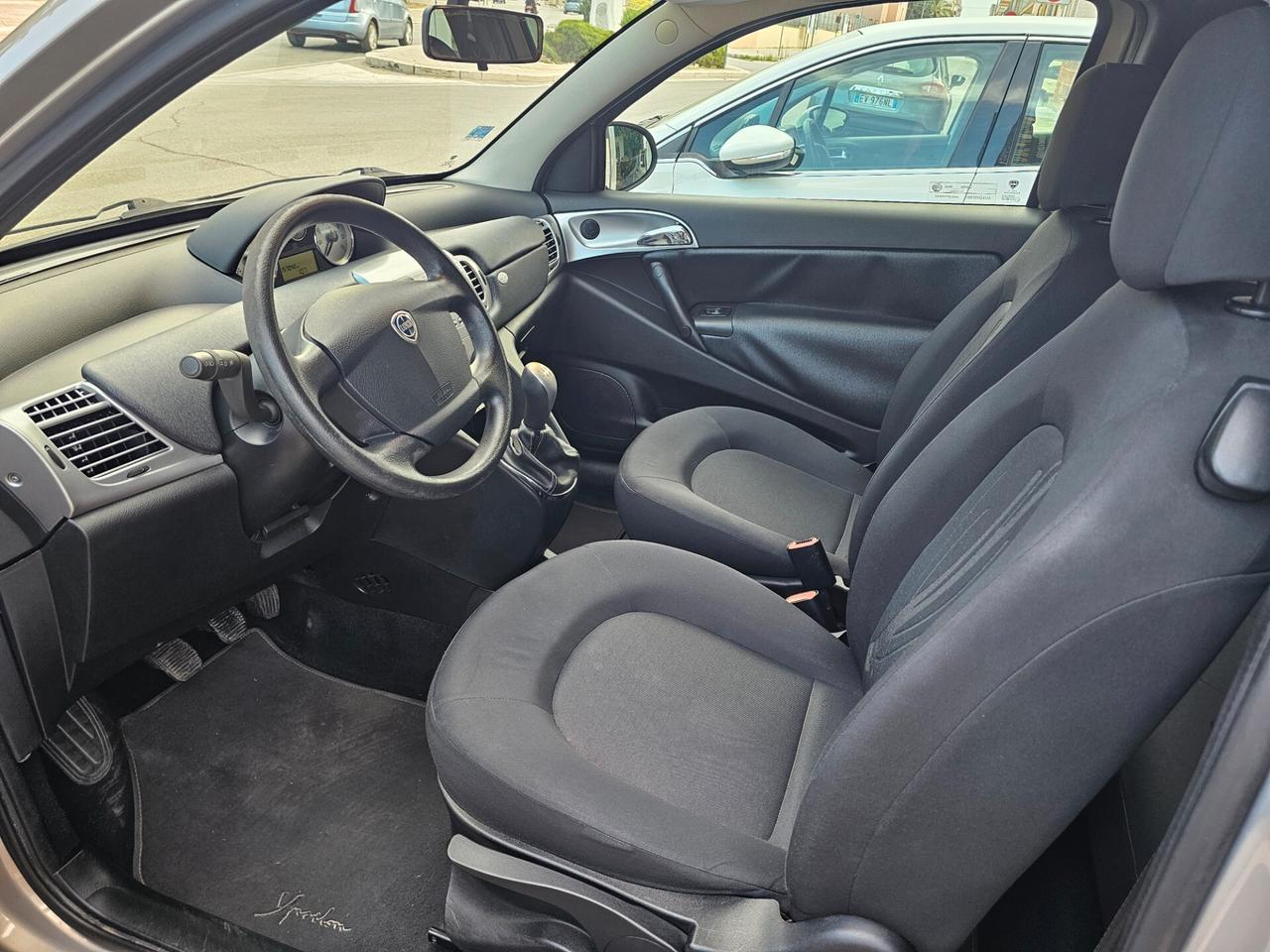 Lancia Ypsilon 1.3 MJT 75 CV Diva
