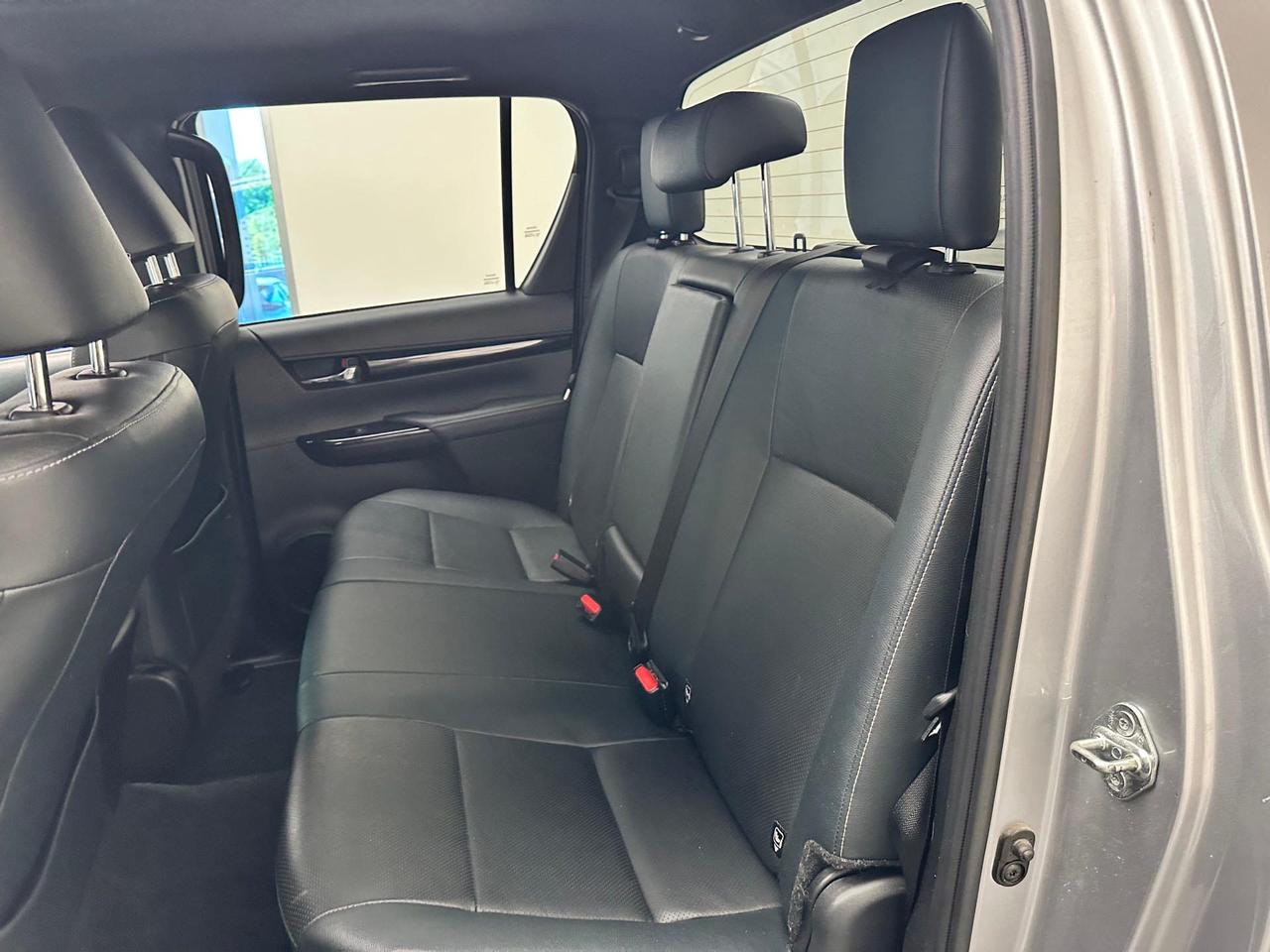 Toyota Hilux 2.4 DC D-D4 4X4 AT