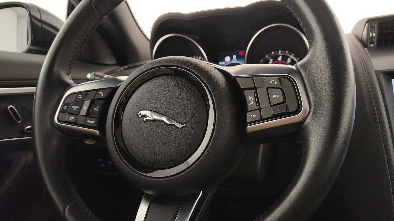 JAGUAR F-Type Coupe 2.0 i4 R-Dynamic rwd 300cv auto