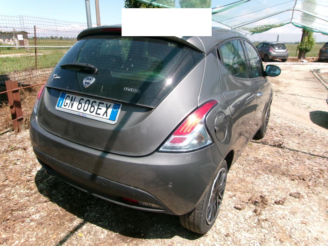 LANCIA YPSILON 1.0 FIREFLY 69CV 6M. HYBRID GOLD ( MIRROR - SENSORI POST. )