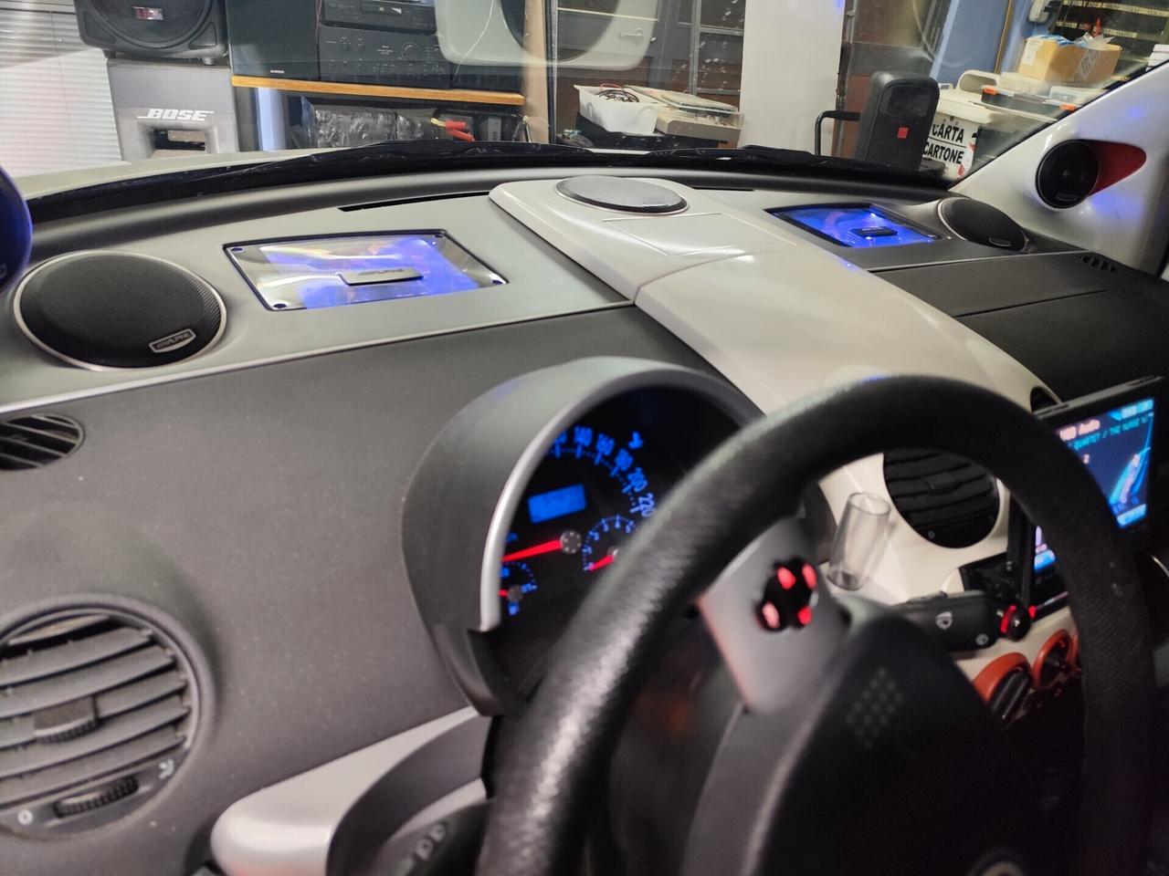 Volkswagen New Beetle AUTO DEMO SOUND QUALITY BRAND ALPINE WRAPPATA