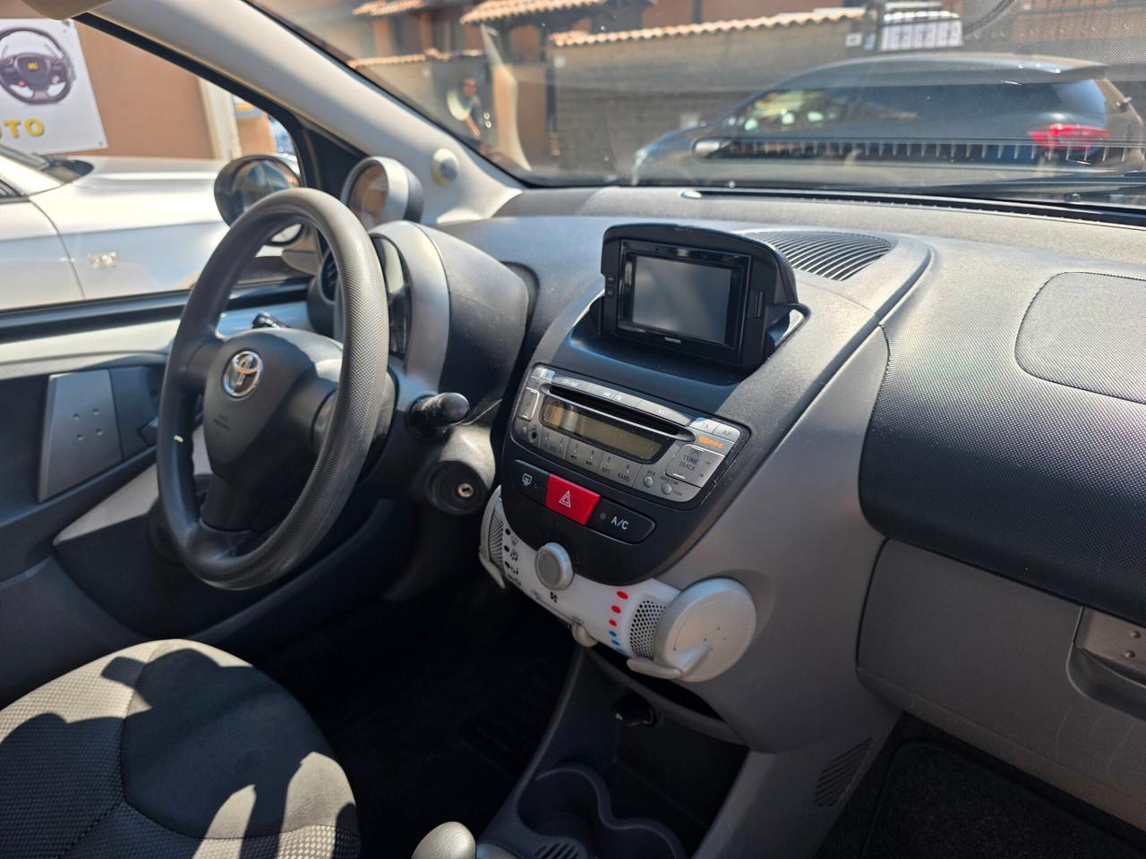 Toyota Aygo 1.0 12V VVT-i 5 porte Sol Connect MMT