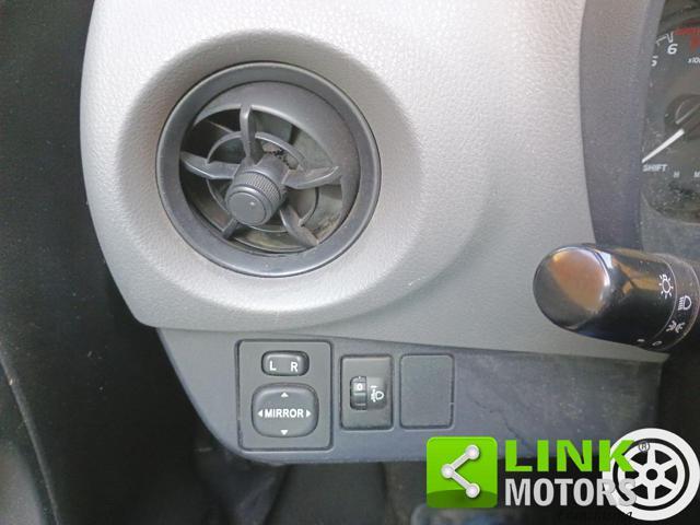 TOYOTA Yaris 1.0 5 porte Active 51 kw NEOPATENTATI