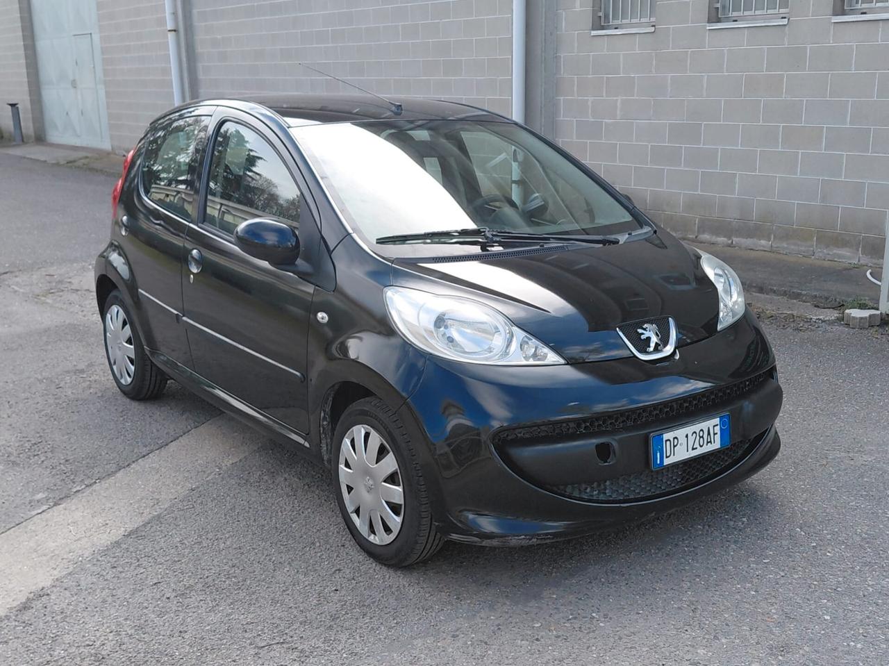 Peugeot 107 1.0 5 Porte (Neopatentati)
