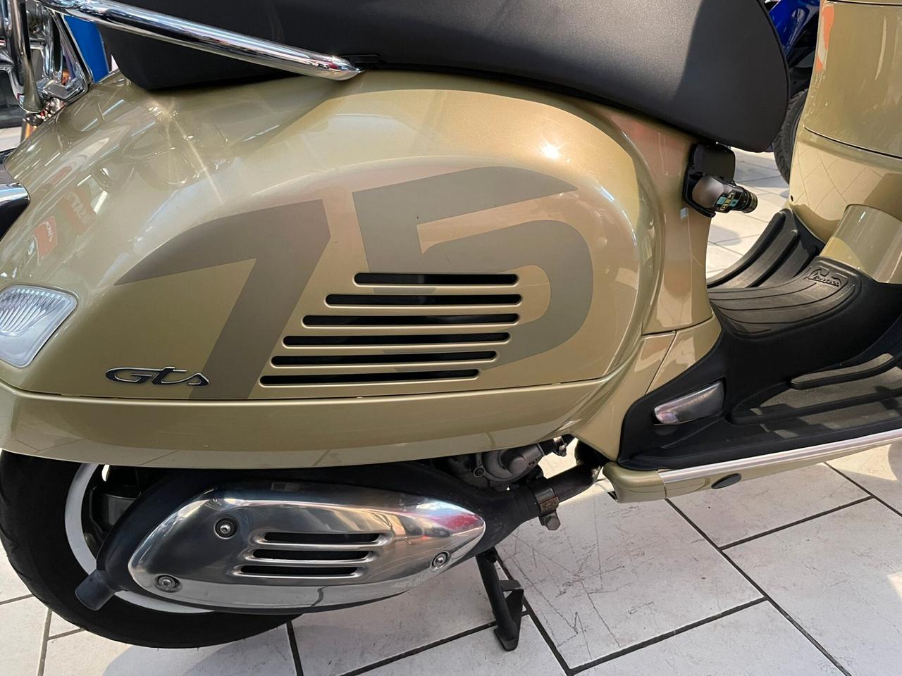 Vespa GTS 300 SUPERTECH 75°