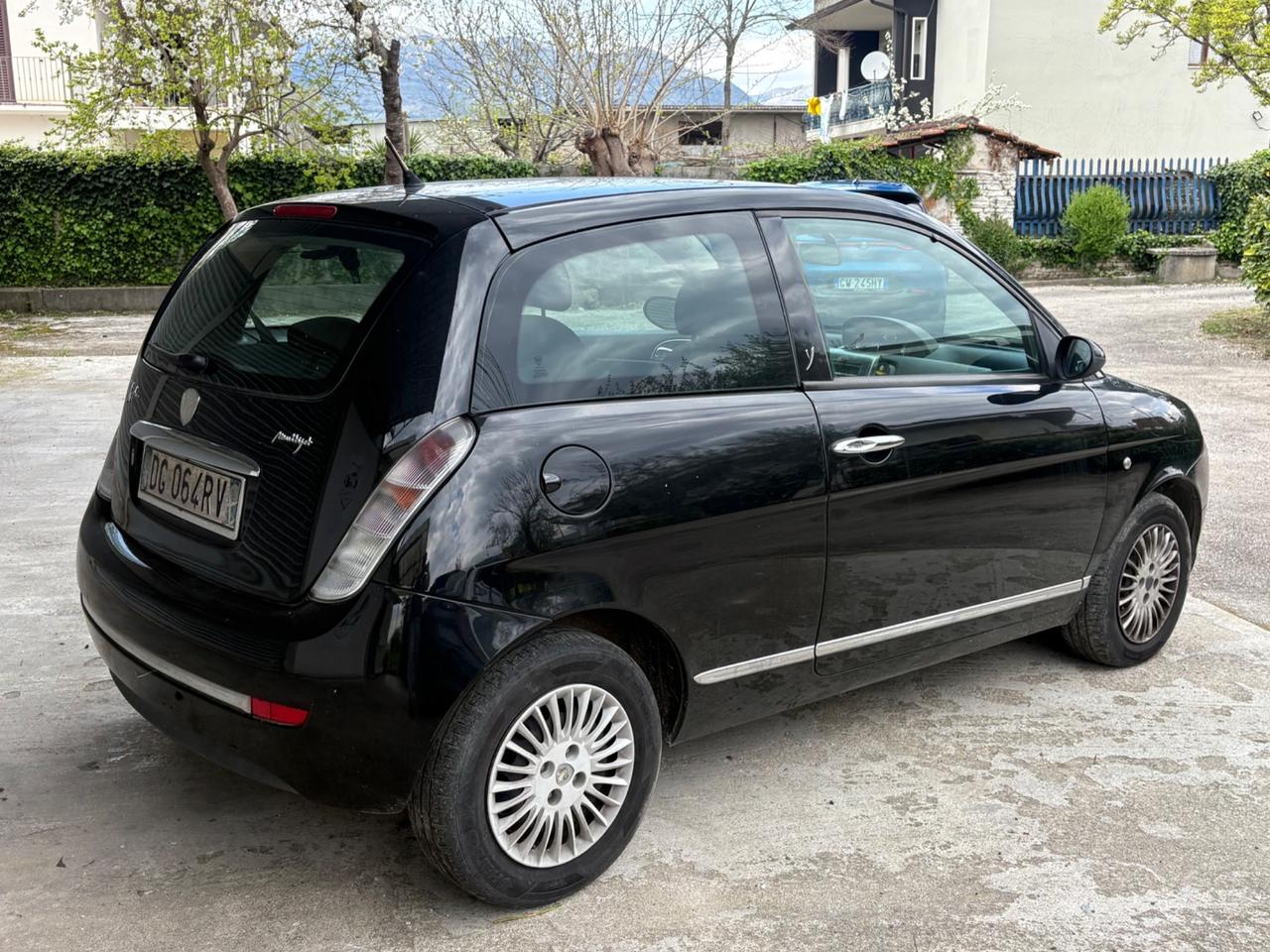 Lancia Ypsilon 1.3 MJT 90 CV Oro Giallo