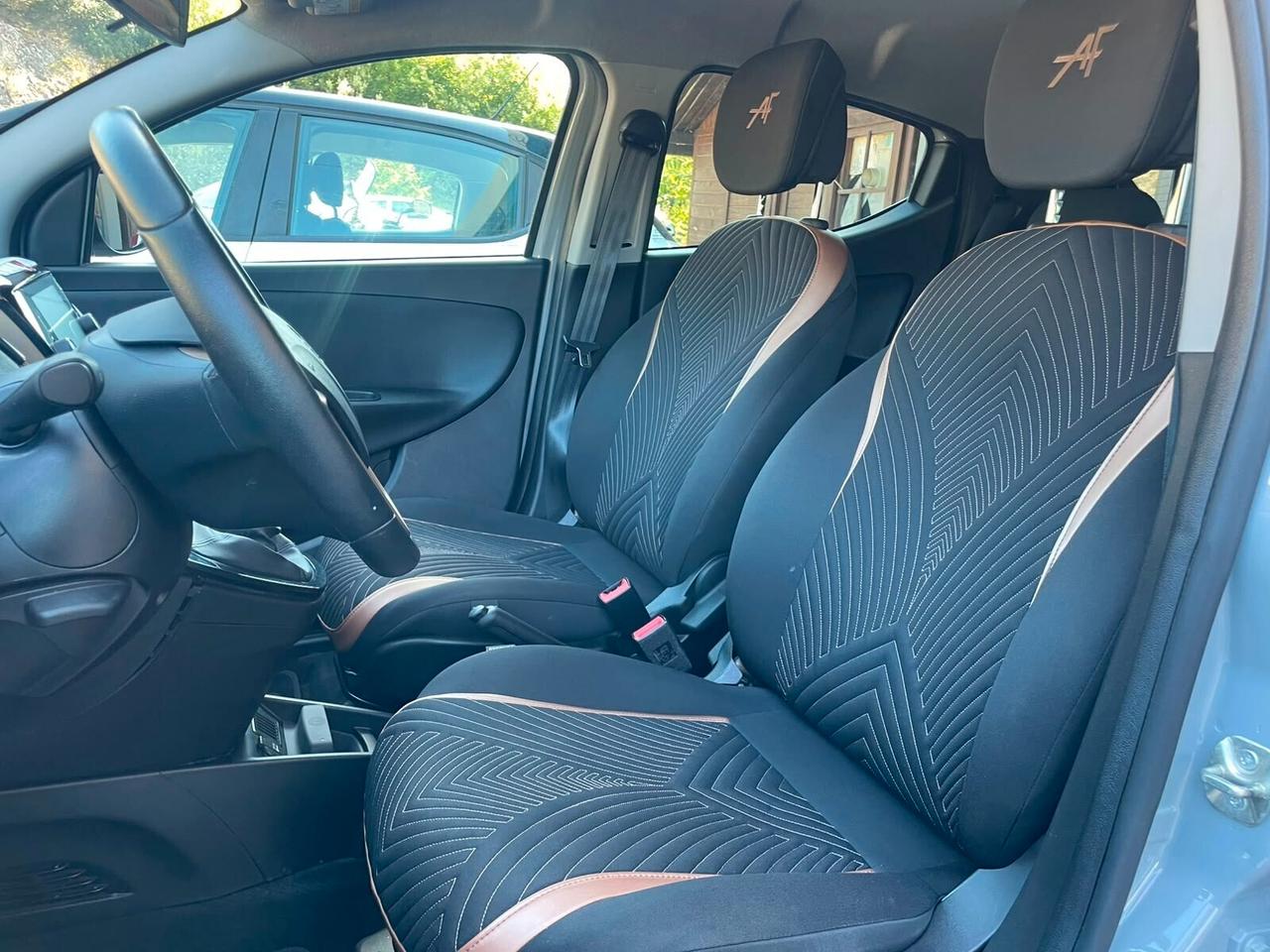 LANCIA YPSILON 1.0HYBRID ALBERTA FERRETTI 70cv