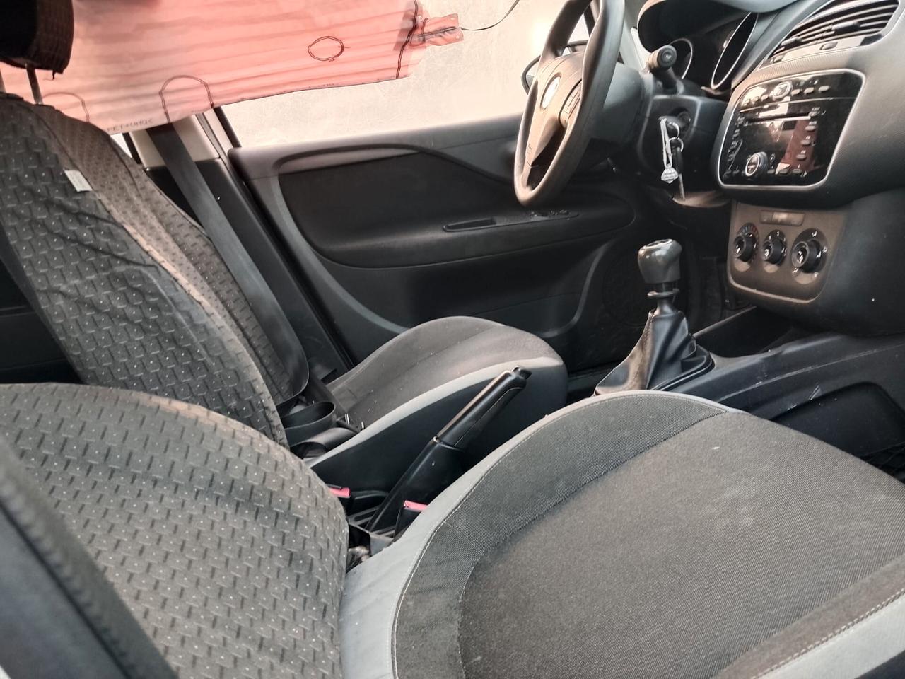 Fiat Punto Evo 1.4 metano incidentata
