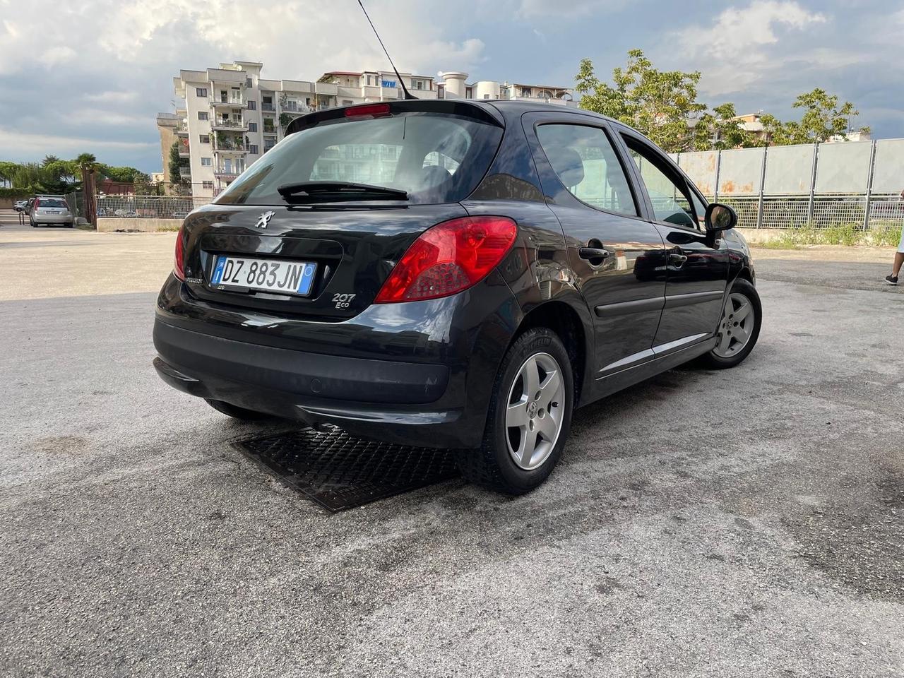 Peugeot 207 1.4 8V 75CV 5p. X Line