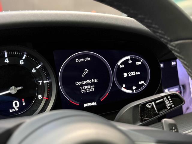 PORSCHE 911 Carrera 4