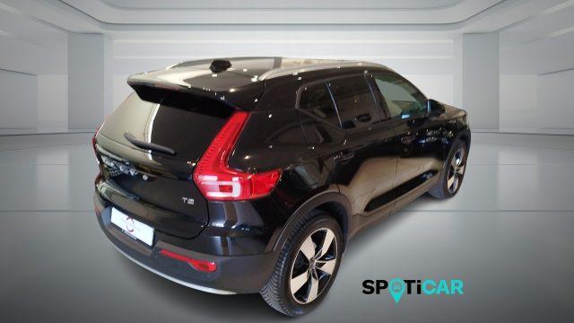 VOLVO XC40 T2 Momentum Pro