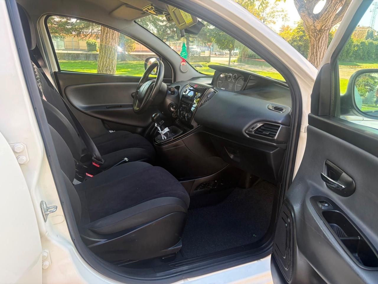 Lancia Ypsilon 1.2 elefantino