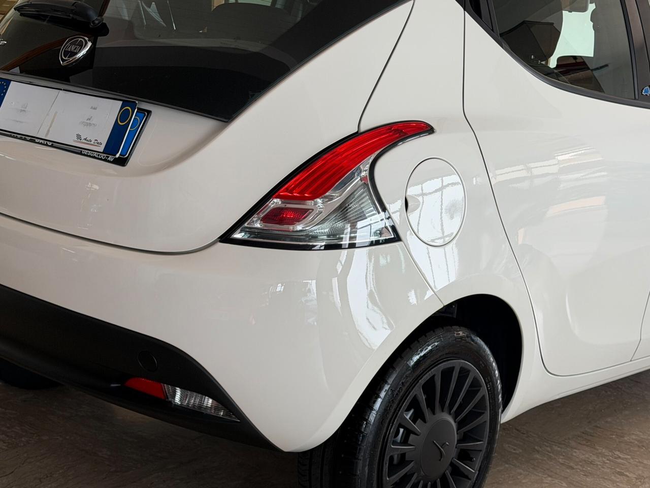 Lancia Ypsilon 1.2 69 cv. ELEFANTINO BLU
