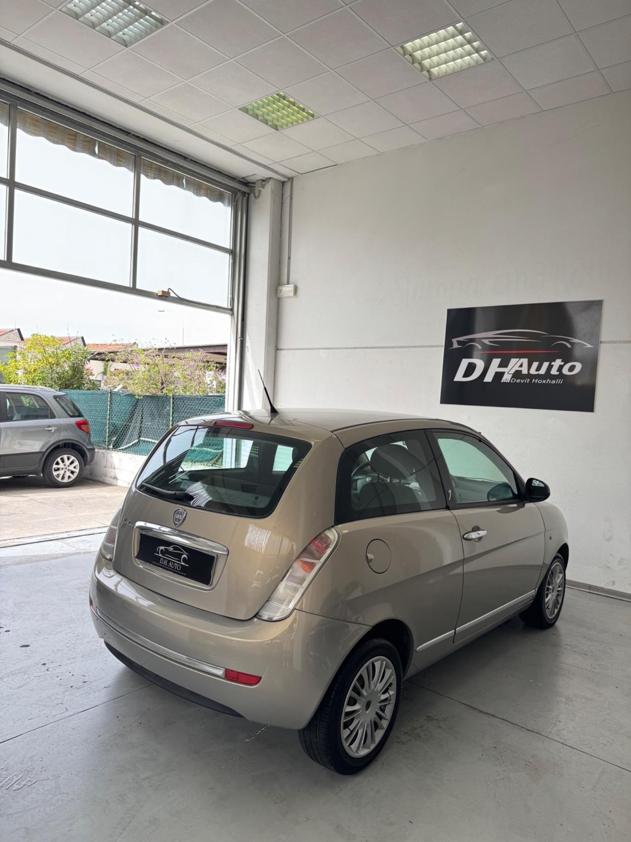 Lancia Ypsilon 1.2 69 CV Unyca