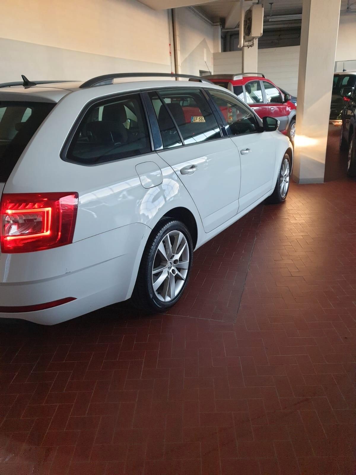 Skoda Octavia SW 1.6 TDI CR 115 CV DSG Executive