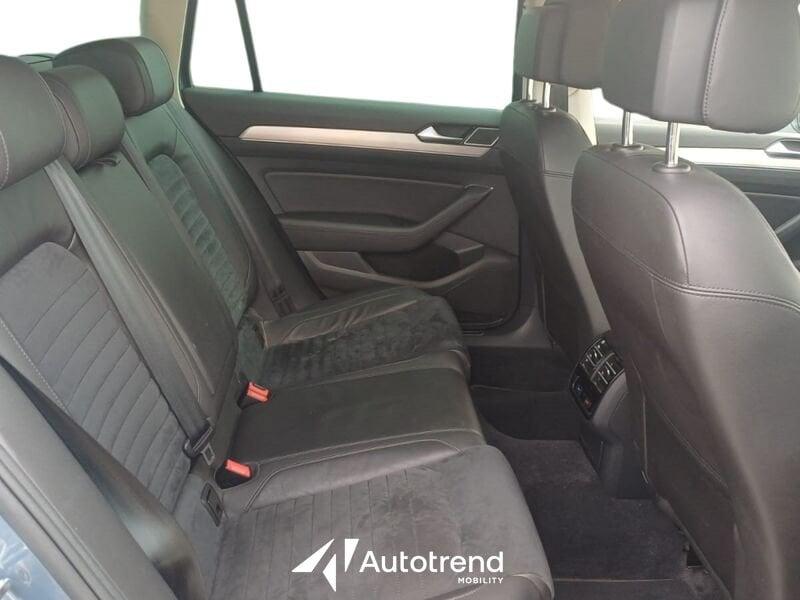 Volkswagen Passat Variant 2.0 TDI 190 CV Automatica DSG Highline R-Line Pack BMT