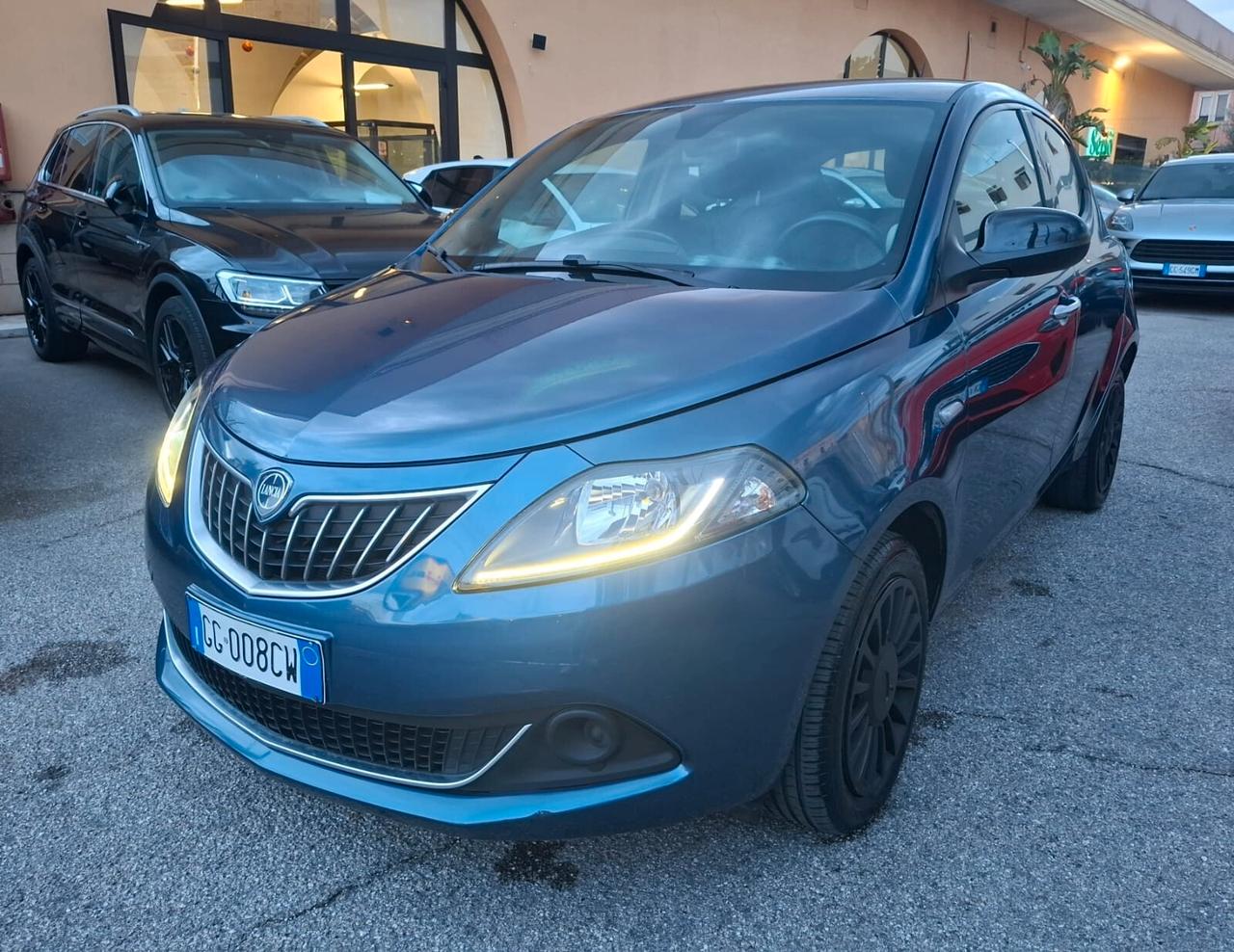 Lancia Ypsilon 1.0 FireFly 5 porte S&S Hybrid Ecochic Silver