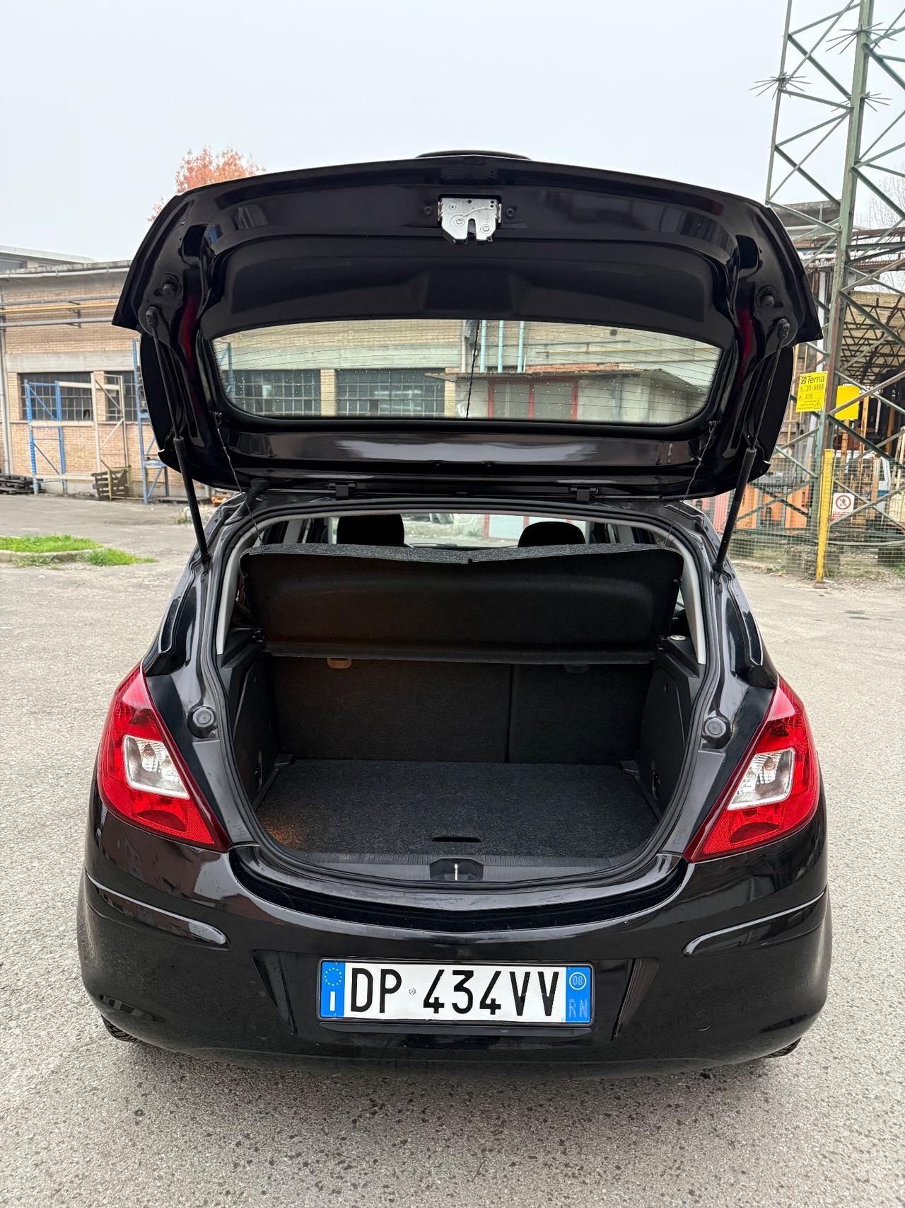 Opel Corsa 1.2 5 porte Cosmo