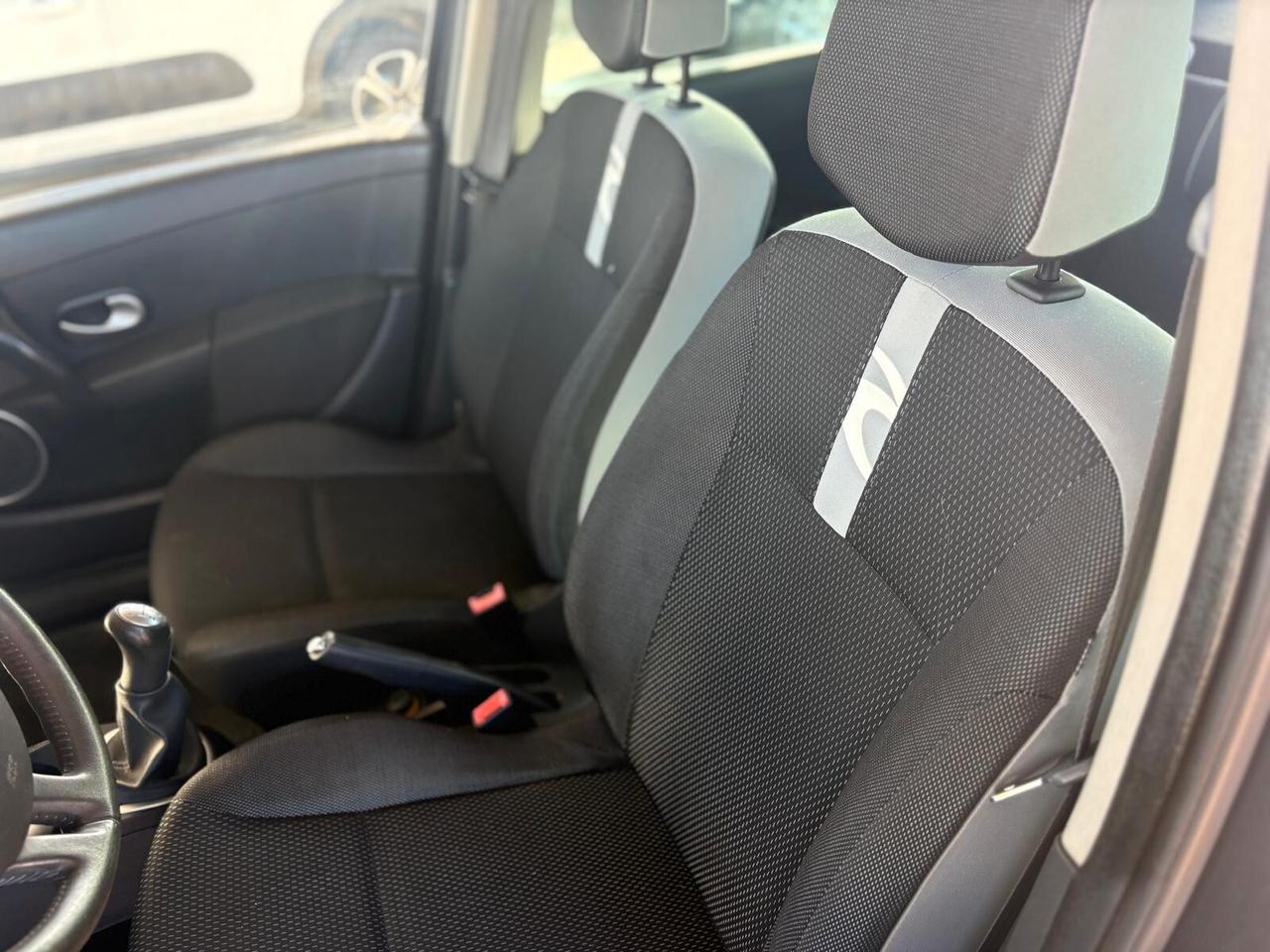 Renault Clio Storia 1.2 16V 5 porte Confort