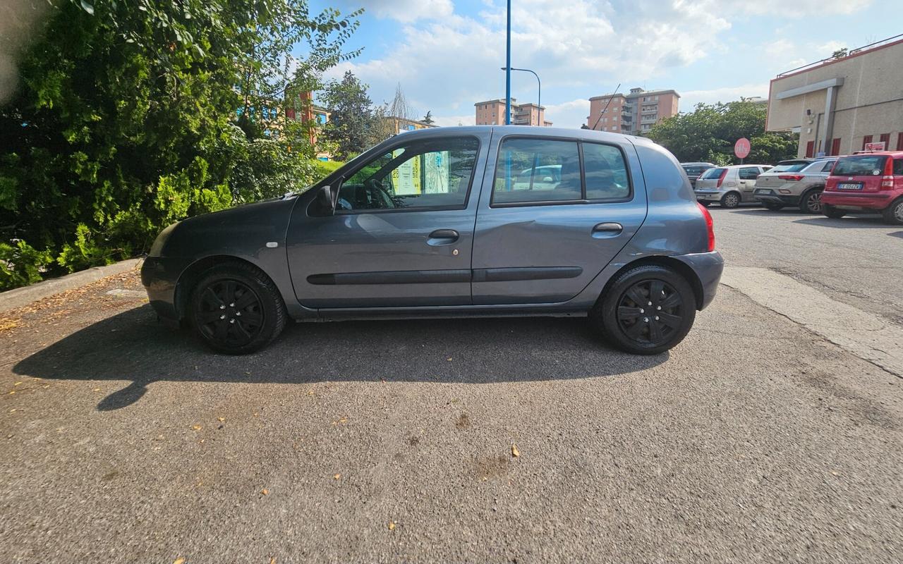 Renault Clio Storia 1.2 5 porte 2009 GPL OK NEOPATENTATI