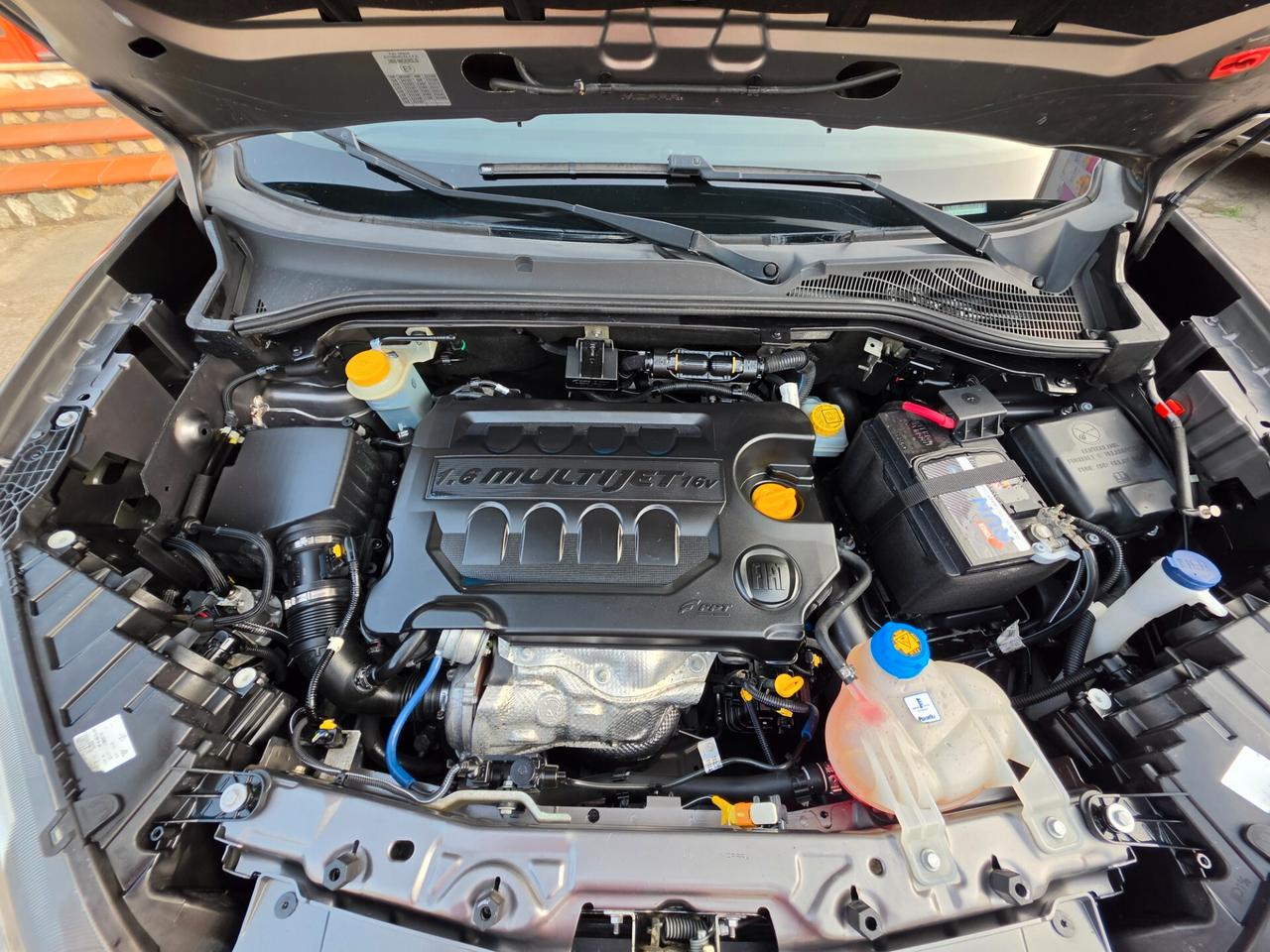 Fiat Dobló 1,6 diesel 05/2015 Cv105