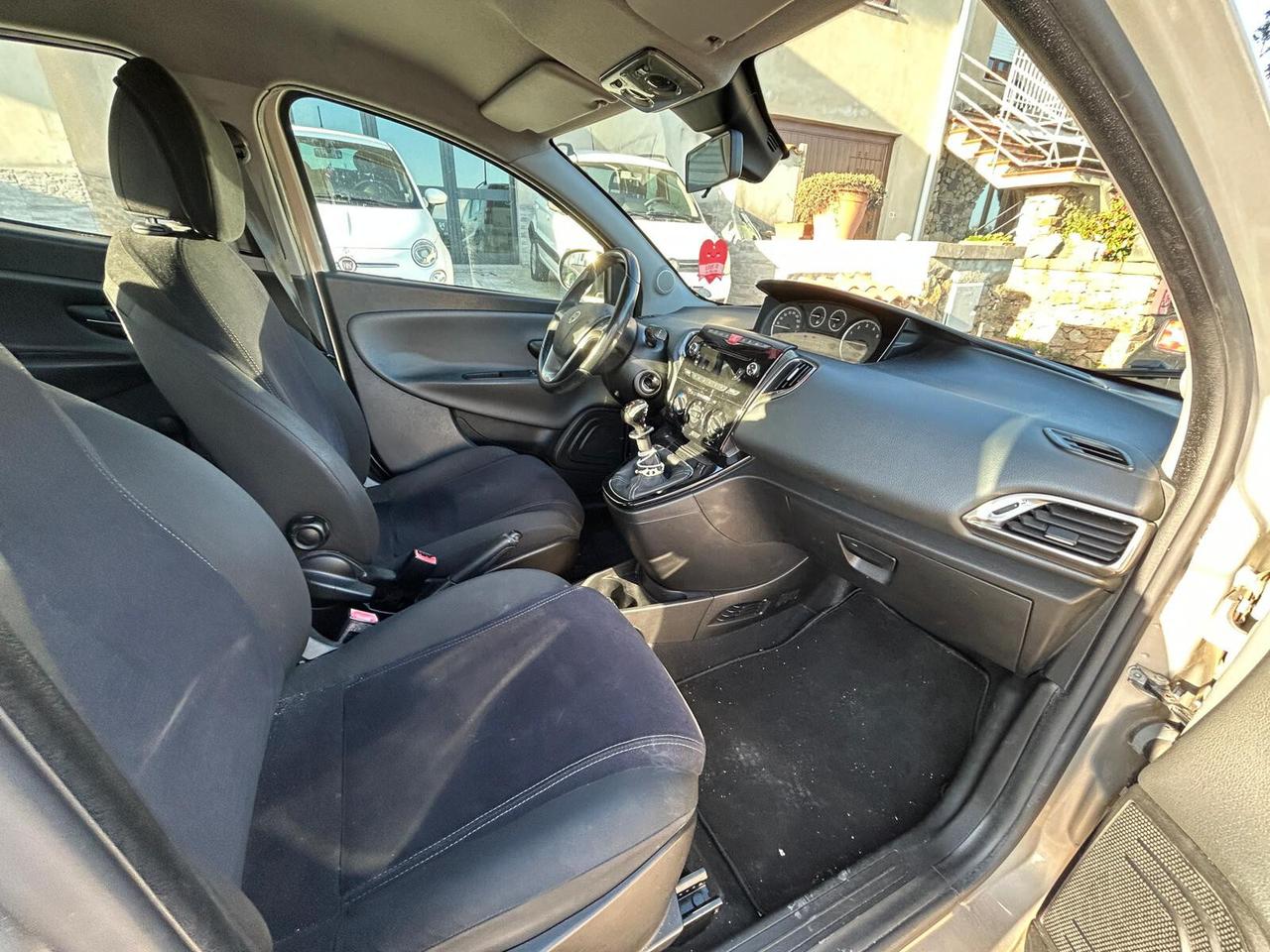 Lancia Ypsilon 1.2 69 CV 5 porte Gold