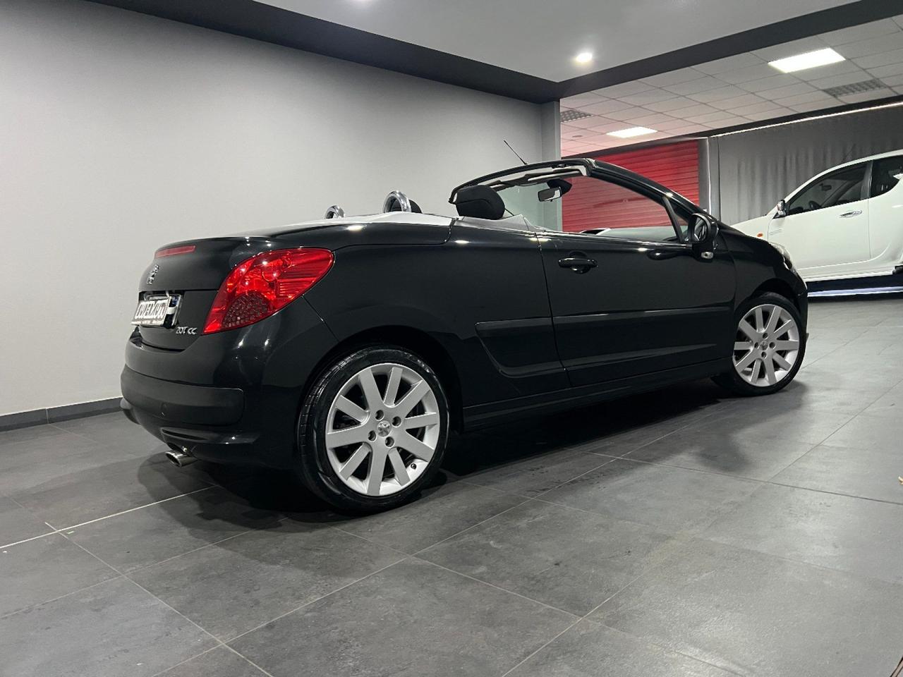 Peugeot 207 1.6 HDi 110CV CC Féline