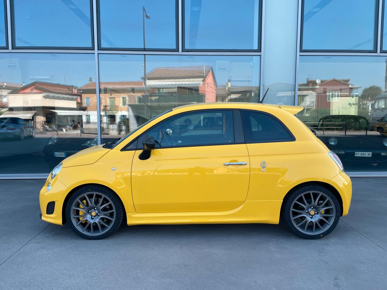 Abarth 500 695 Tributo Ferrari serie limitata 299 esemplari Giallo Modena