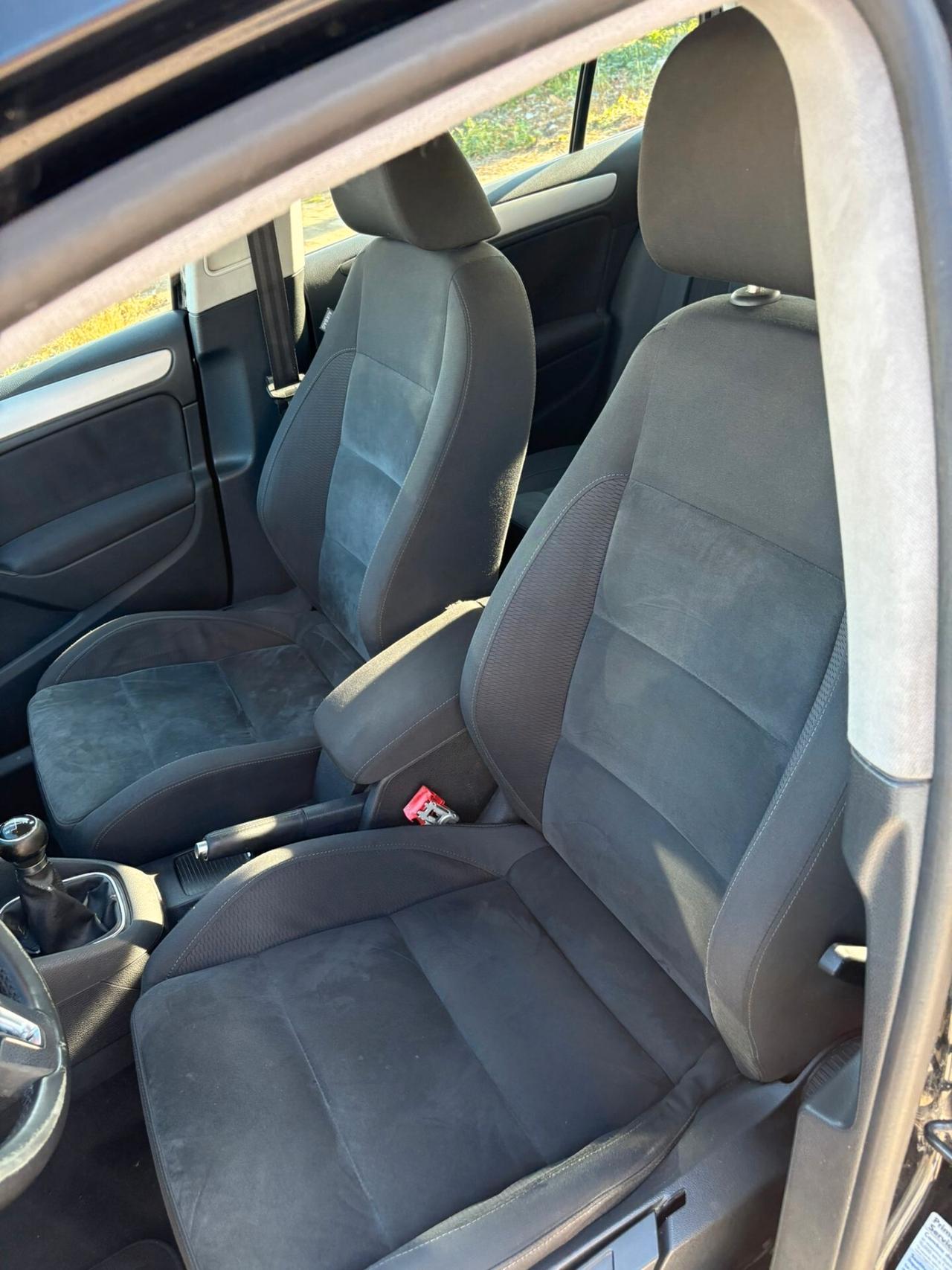 Volkswagen Golf 2.0 TDI 110CV DPF DSG 5p. Highline