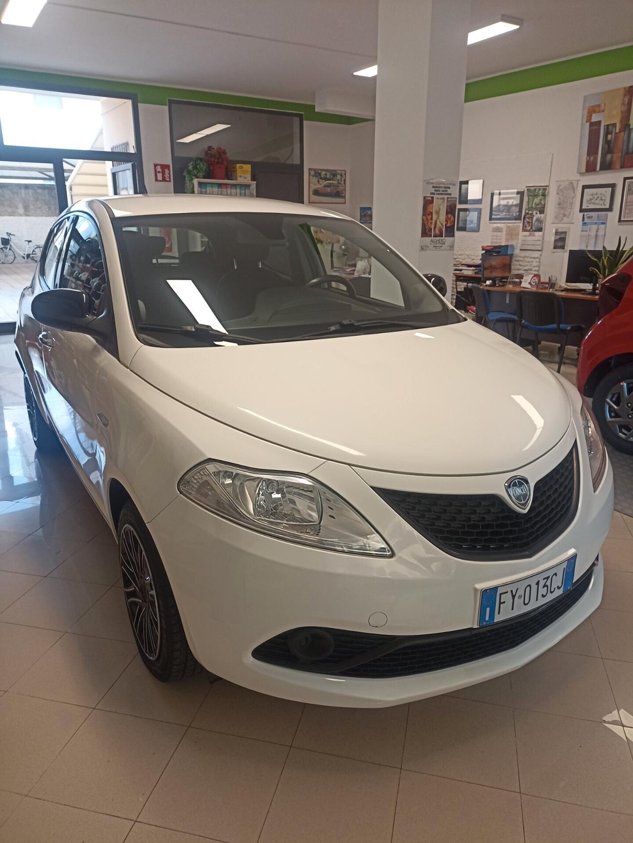 Lancia Ypsilon 1.2 69 CV 5 porte S&S Gold