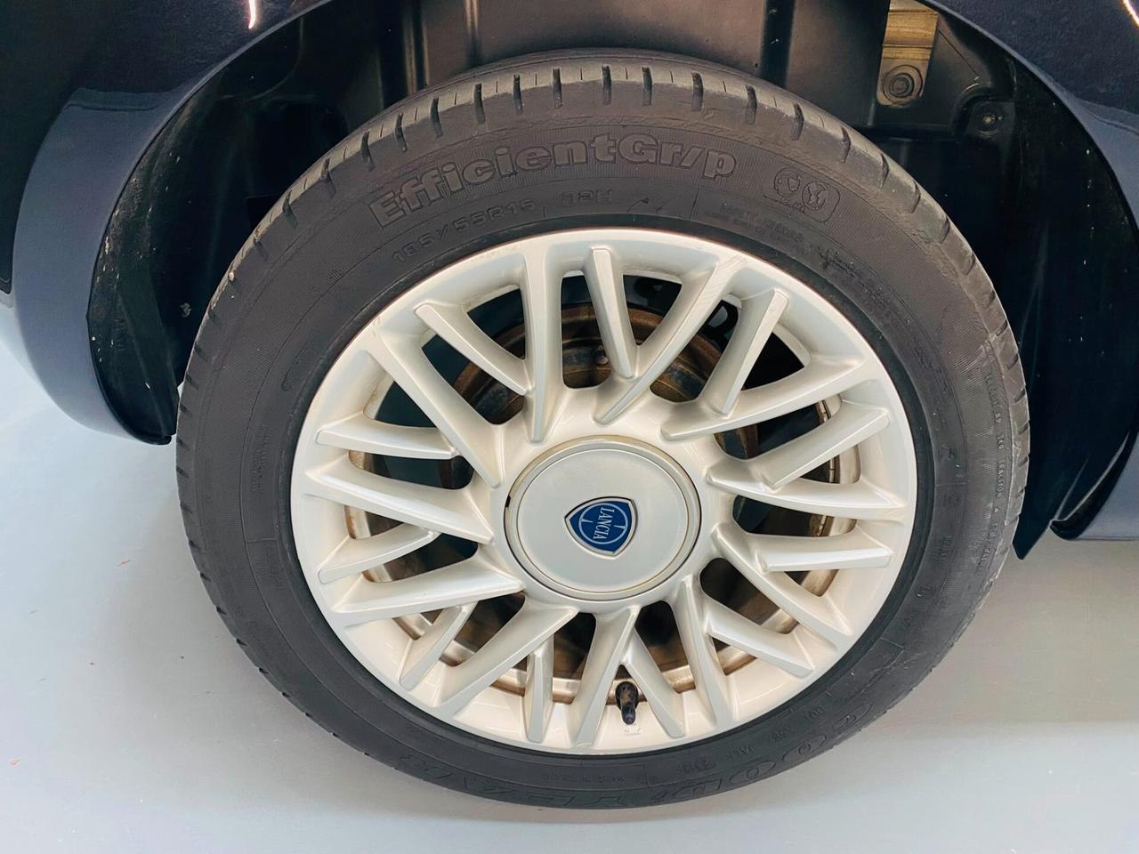 Lancia Ypsilon 1.2 69 CV 5 porte Platinum