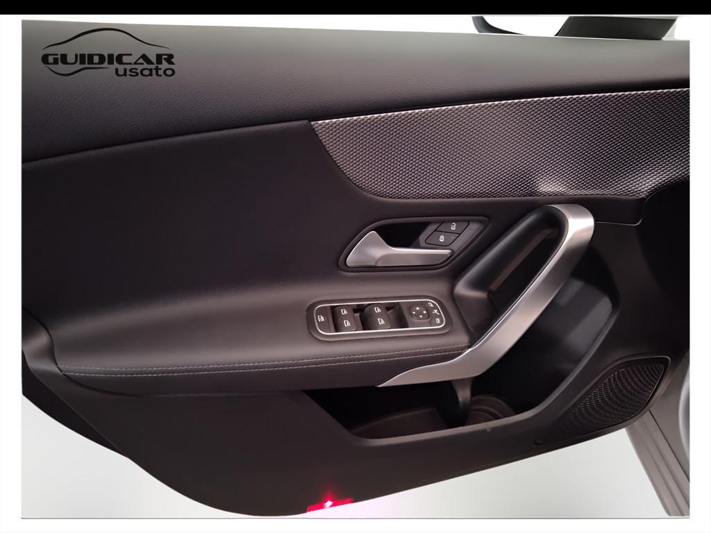 Mercedes-Benz Classe A - W177 2018 - A 180 d Sport auto