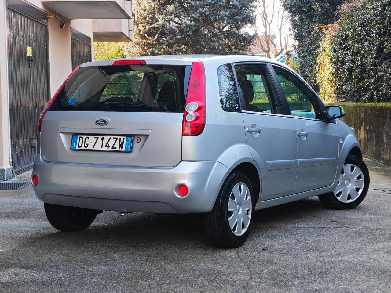 Ford Fiesta 1.2 BENZINA 75cv / 76.000km / Unipro