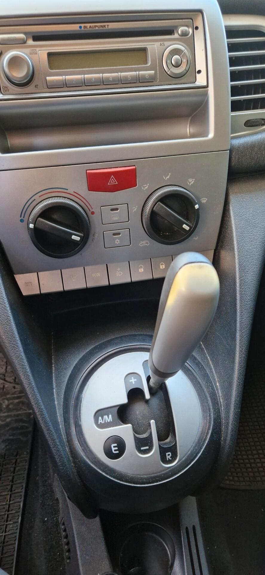 Lancia Ypsilon 1.3 MJT 75 CV Oro