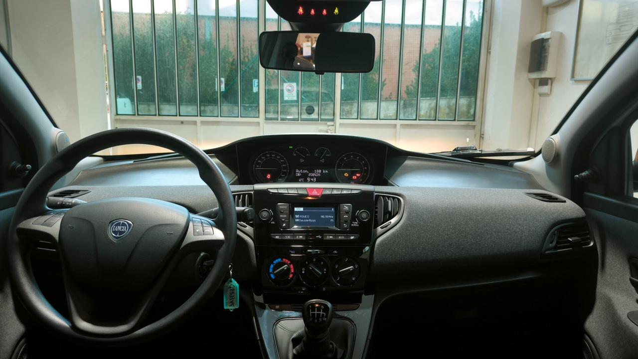 Lancia Ypsilon 1.0 FireFly 5 porte S&S Hybrid Silver Plus