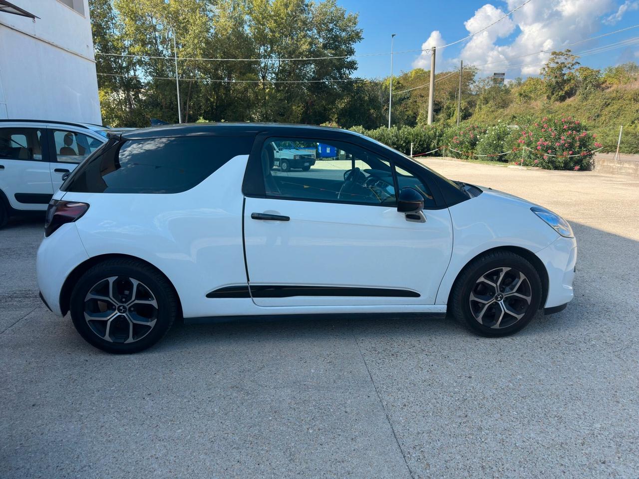 DS3 1.4 HDi 70 Just Black Full Optional