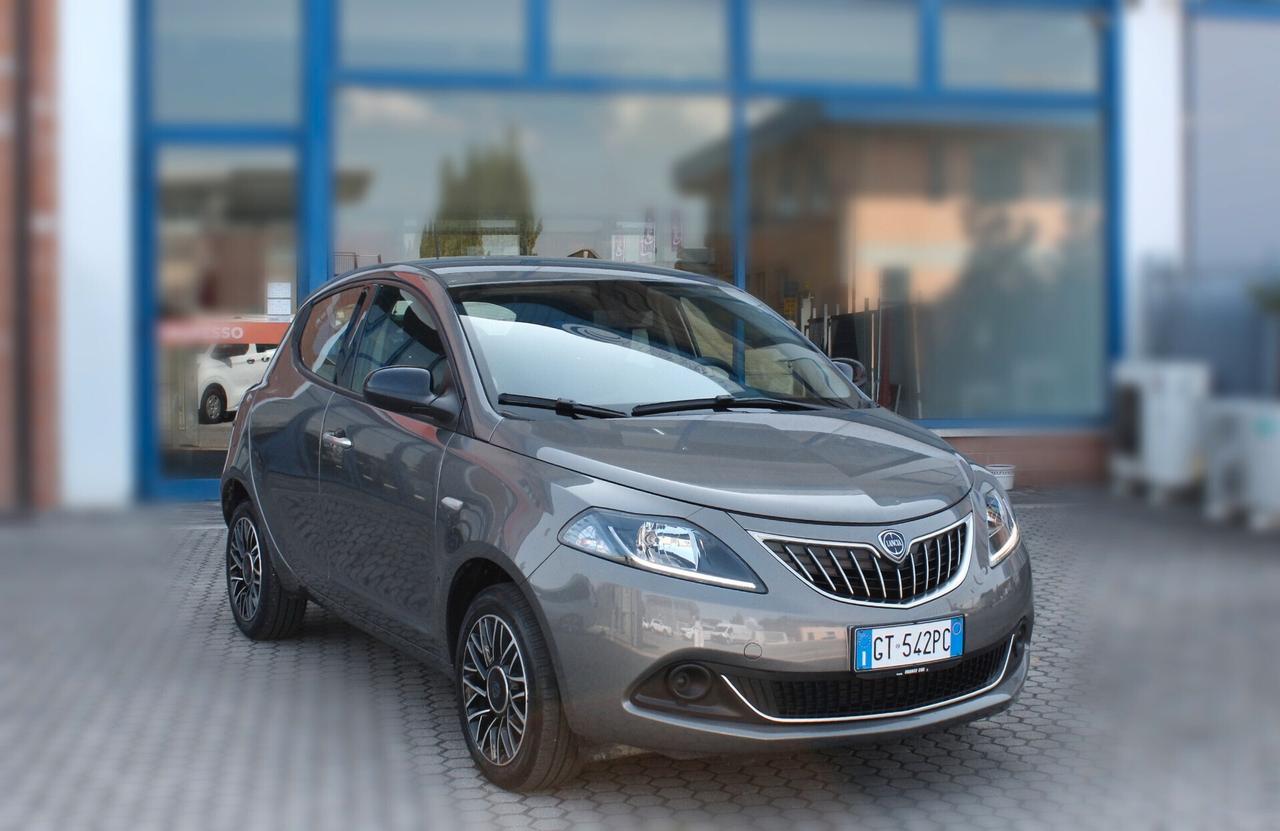 Lancia Ypsilon 1.0 FireFly 5 porte S&S Hybrid Platino-OK NEOPATENTATI