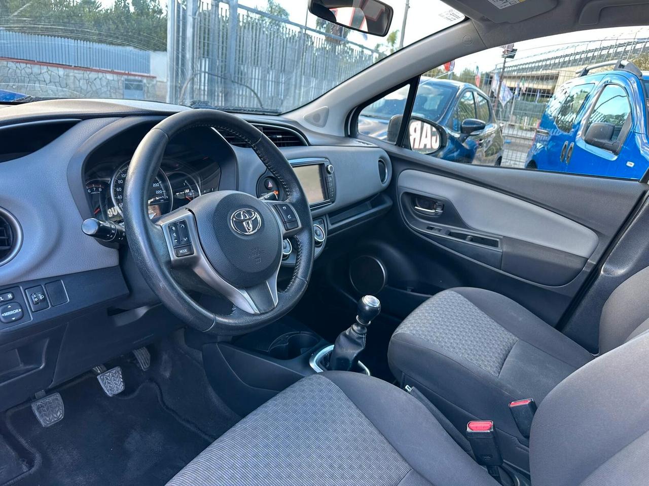 Toyota Yaris 1.3 5 porte Lounge-03/2015