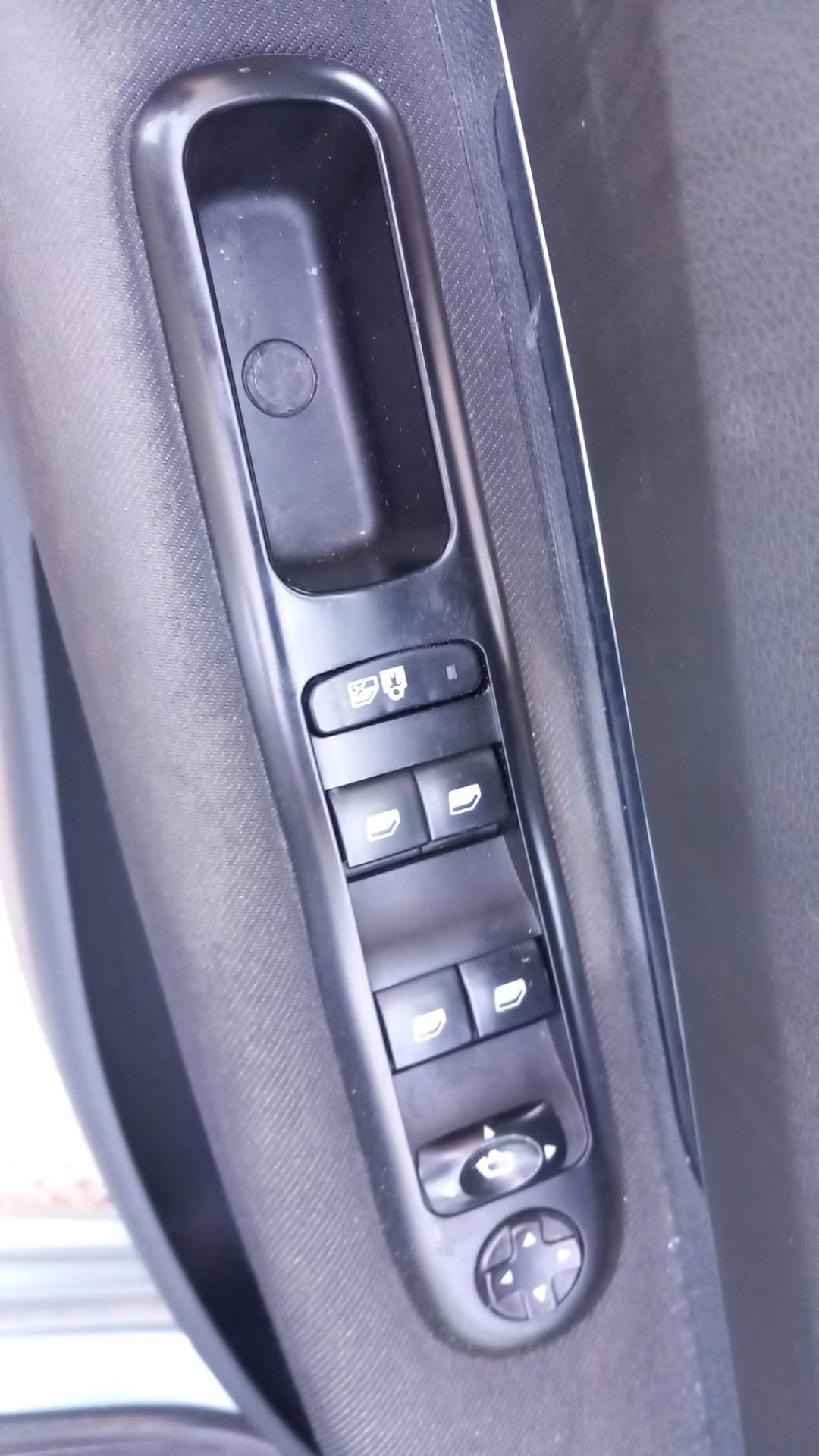 Peugeot 5008 1.6 HDi 112CV Tecno