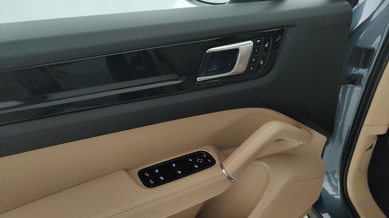 PORSCHE Cayenne 3.0 tiptronic