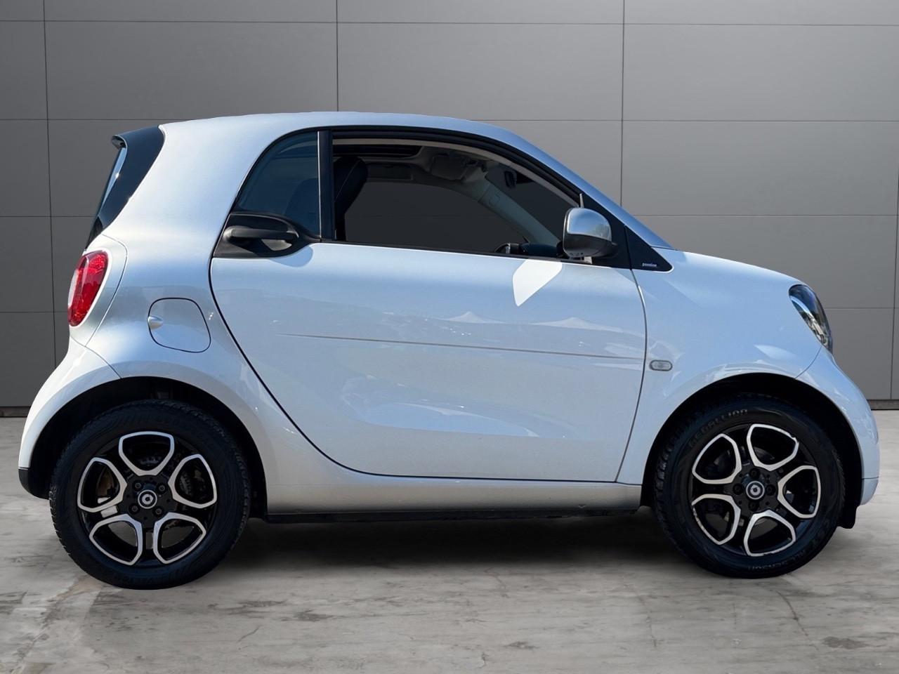 Smart fortwo coupe Fortwo 1.0 Passion 71cv - Unipro - Promo finanziamento - Bracciolo - Sedili riscaldabili - Tetto