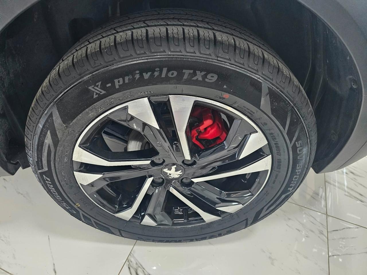 NUOVA PEUGEOT 2008 ALLURE PACK BICOLOR EDITION 1.5 BLUEHDI 131CV EAT8 F1