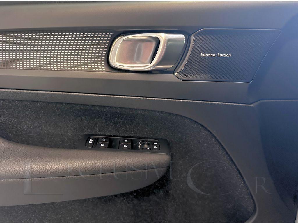 VOLVO - XC40 - D3 R-design