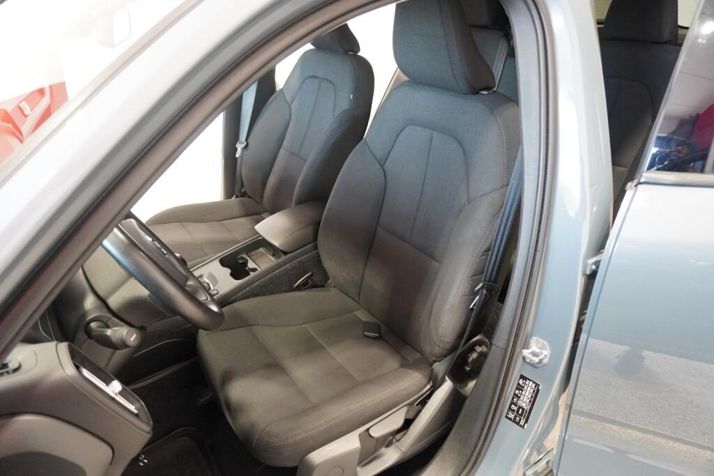 VOLVO XC40 2.0D D3 150CV 6M. BUSINESS ( FARI LED - COCKPIT - CRUISE - NAVI - SENSORI POST. - TELECAMERA POST. )