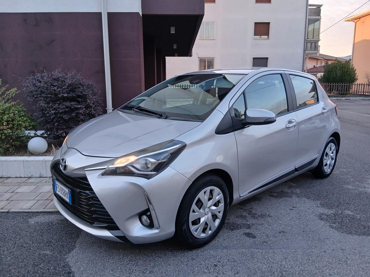Toyota Yaris 1.0 72 CV 5 porte Active tua a € 199 mese