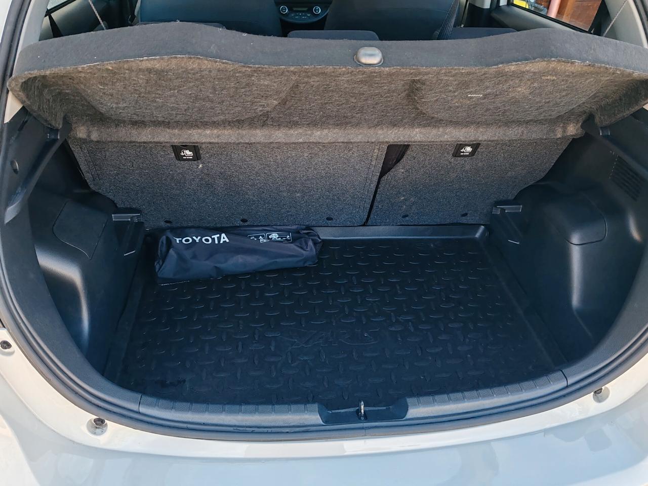 Toyota Yaris 1.5 Hybrid Business