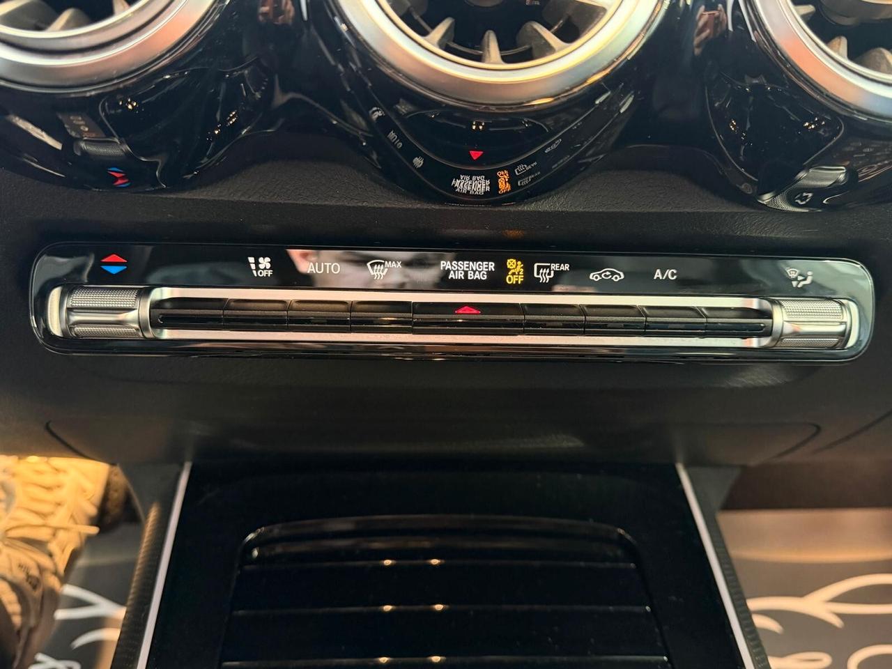 MERCEDES-BENZ GLB 180D SPORT 2.0 116CV PELLE NAVI CAM ANNO 2022