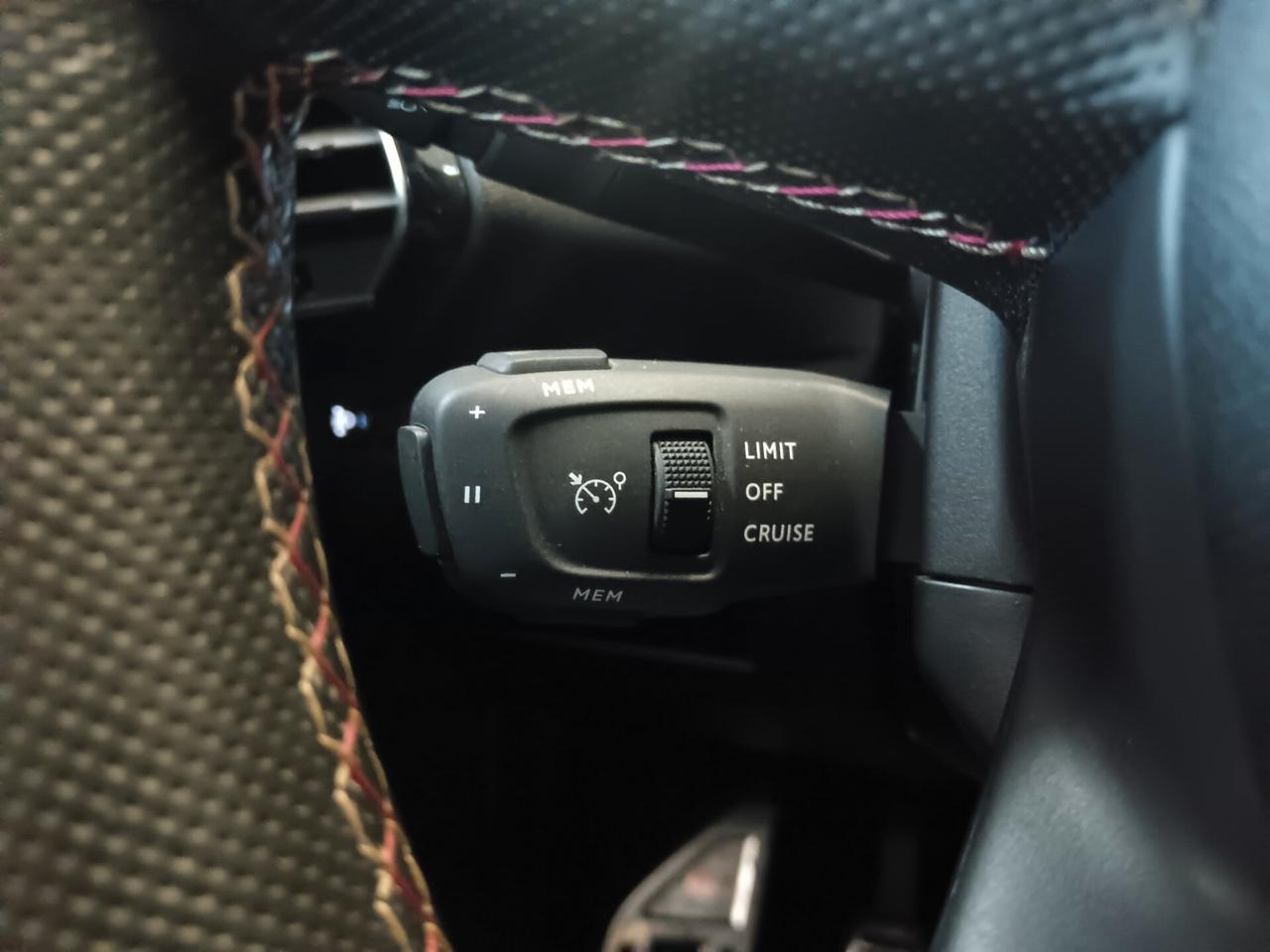 DS Automobiles DS 7 Crossback Performance Line Benzina Manuale