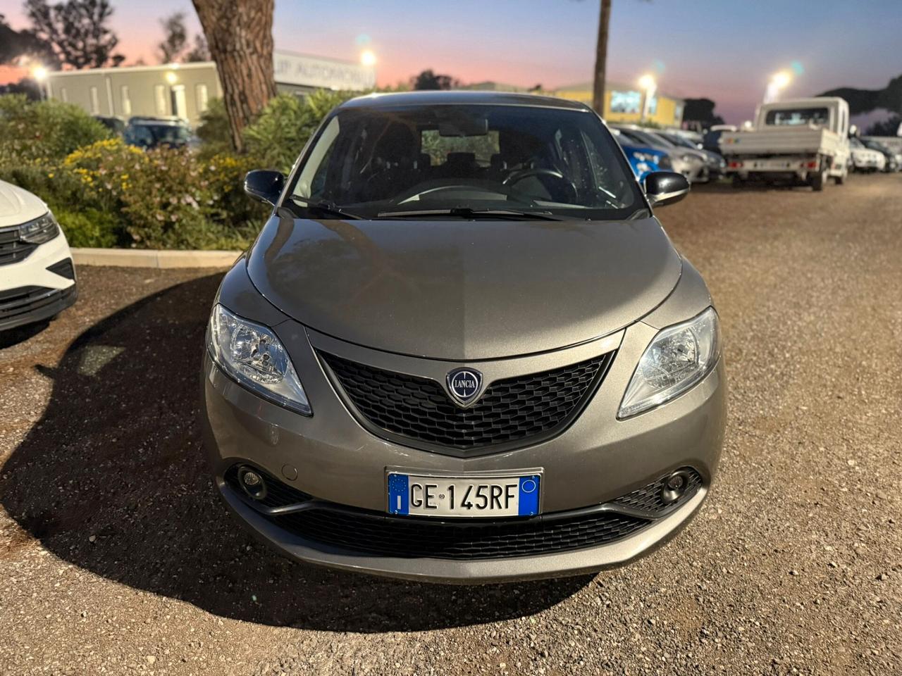 Lancia Ypsilon 1.0 FireFly 5 porte S&S Hybrid Ecochic Silver