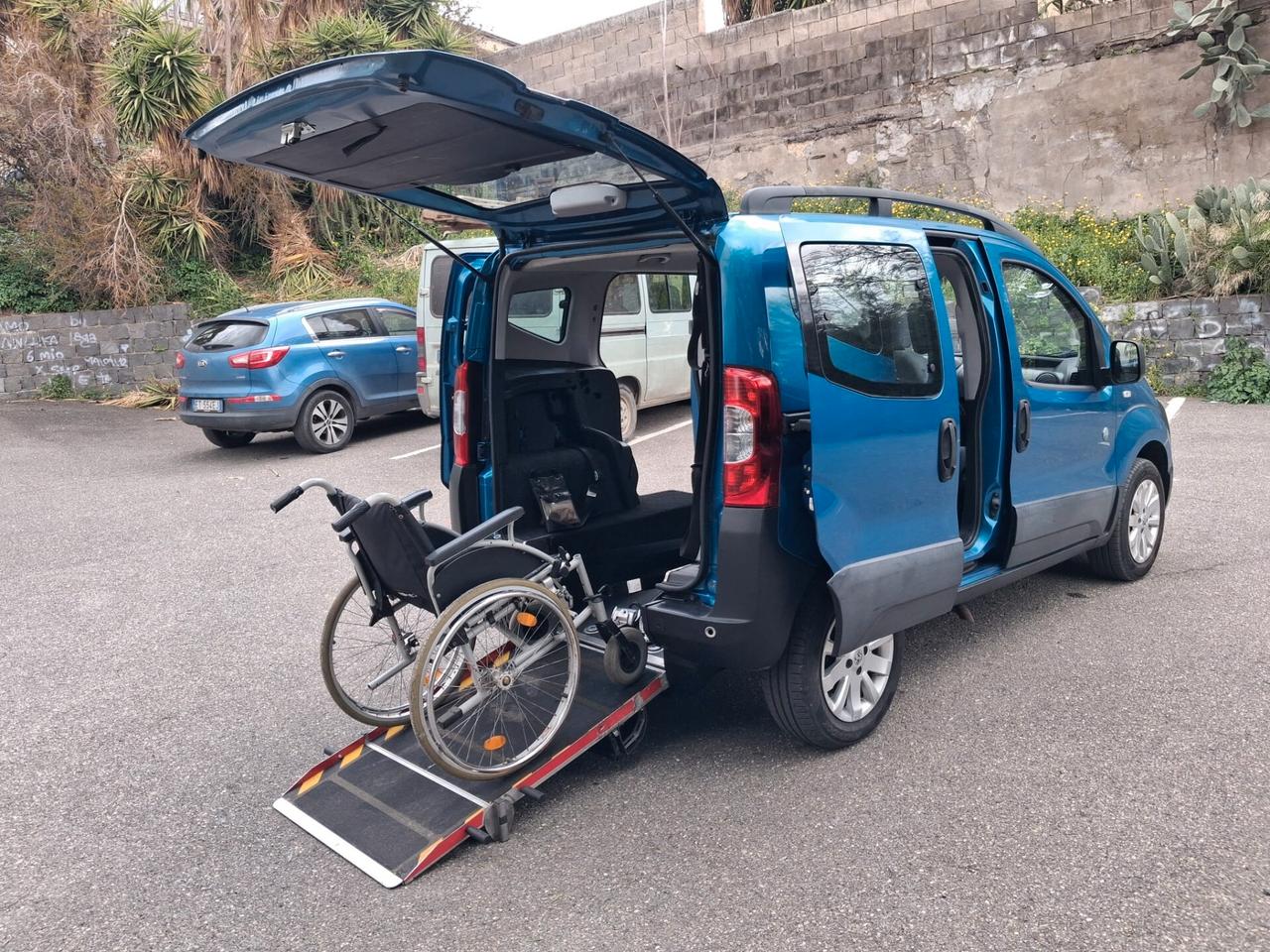 Peugeot Bipper Pianale ribassato con rampa disabili in carrozzina